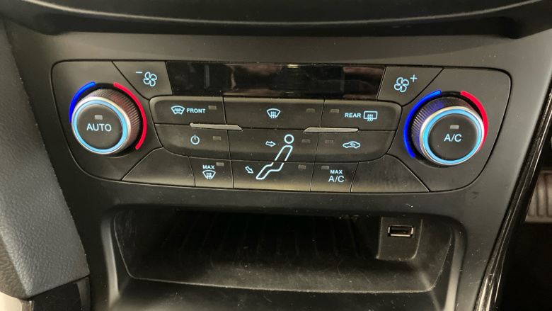 Ford Focus 1.0 EcoBoost 125 Titanium 5dr Petrol Hatchback